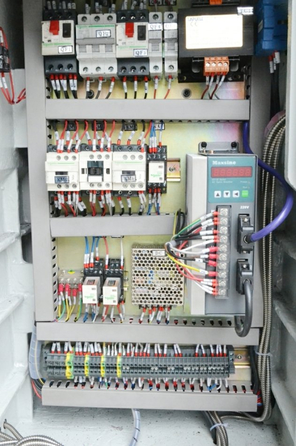 Máquina de moagem universal UWF 110 servo