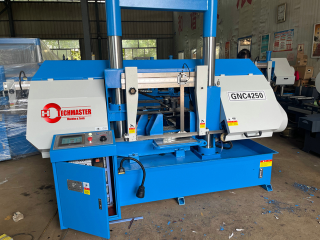 Máquina de serra de banda CNC GNC4250 com alimentador automático