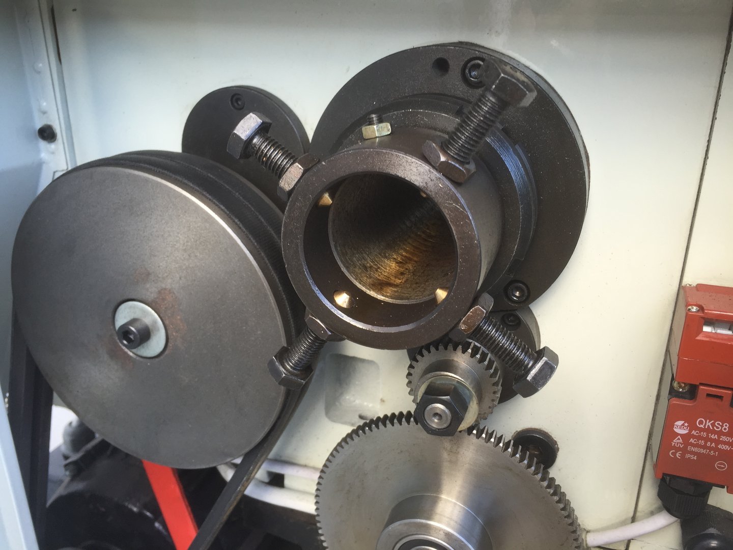 SM-1440B. Torno central de 51 mm, centros de 1000 mm, balanço de 356 mm.