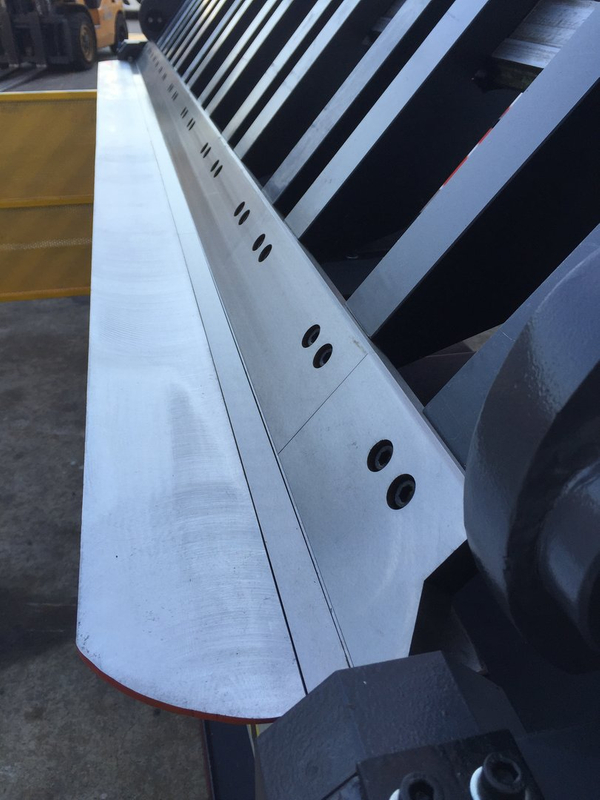  A série industrial PanBrakes apresenta uma gama, incluindo NC hidráulica programável para o modelo semi -hidráulico e manual 