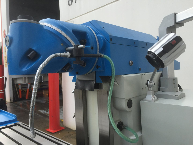 FU-460S-16. Universal Mill 1635mm x 460mm Tabela, ISO 50 eixo vertical, 3 eixos dro