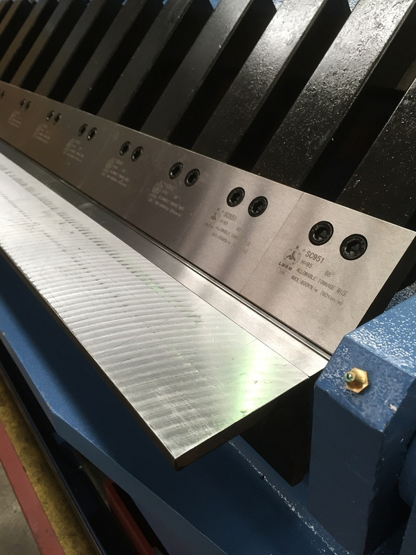 FHPB2504. Pasta PanBrake. Hidráulico completo. 2500 mm x 4mm com configuração rápida de dobra do ângulo.