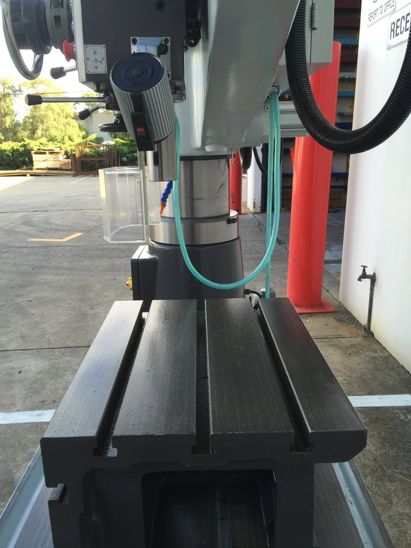 Drill de broca radial STEEILESTER. Braço de 1600 mm, capacidade de perfuração de 50 mm, eixo de 5 mt,