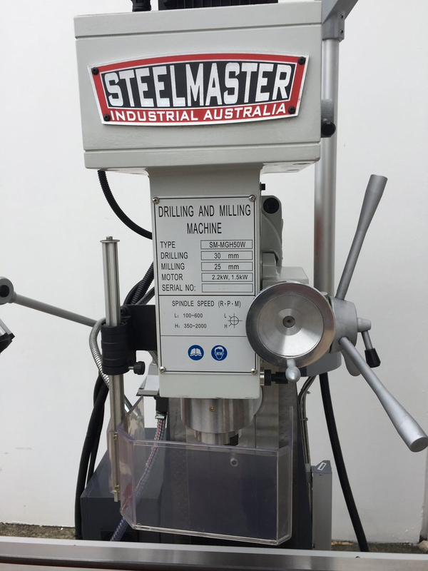 MGH50W. Universal Mill Steelmaster. Velocidade variável, unidade de engrenagem com 3 eixos de leitura digital