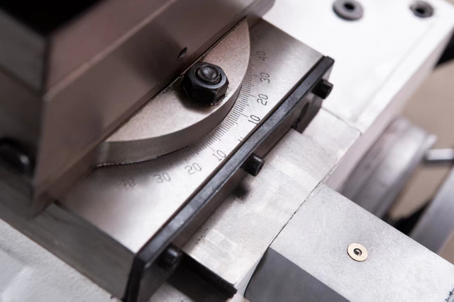 Torno de oficina mais barato C6140A (400x1000)