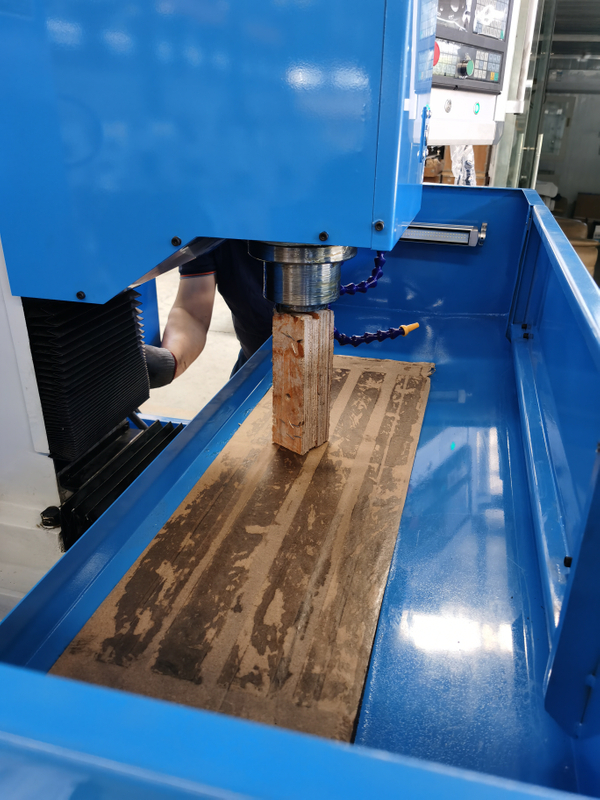 Máquina de moagem CNC XK7120
